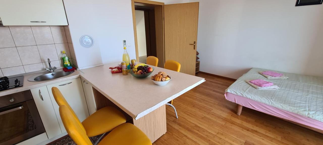 Apartmani Gizela Donji Seget Exterior foto