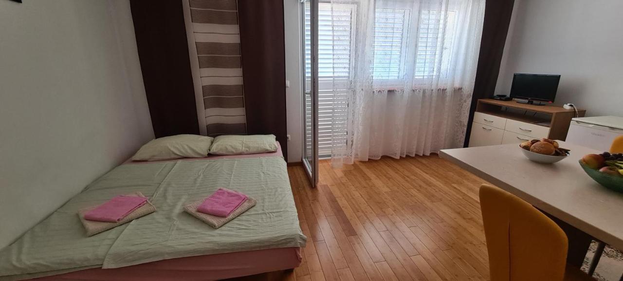 Apartmani Gizela Donji Seget Exterior foto