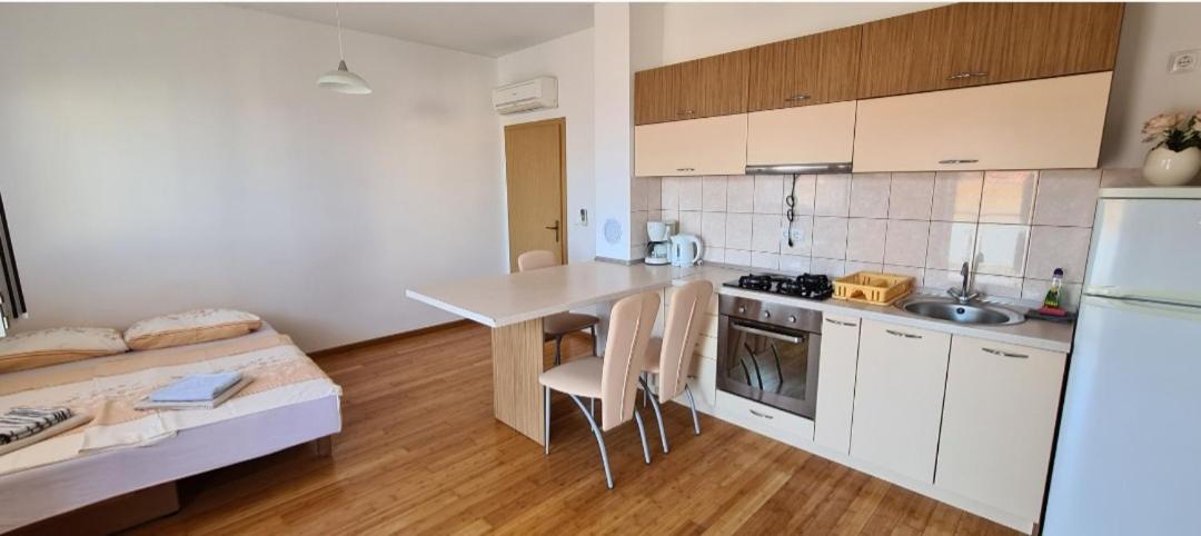 Apartmani Gizela Donji Seget Zimmer foto