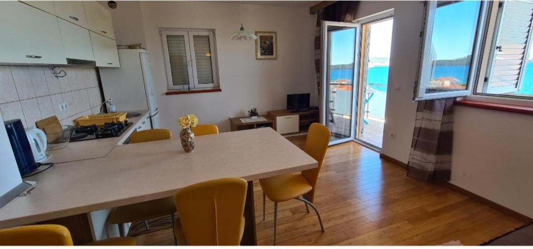 Apartmani Gizela Donji Seget Zimmer foto