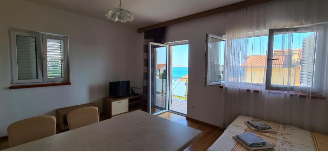 Apartmani Gizela Donji Seget Zimmer foto