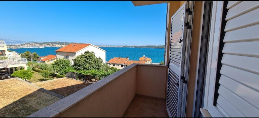Apartmani Gizela Donji Seget Zimmer foto