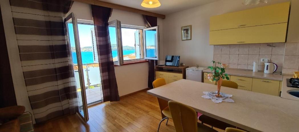 Apartmani Gizela Donji Seget Zimmer foto